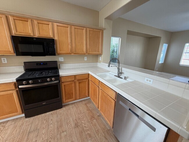 Building Photo - Lovely Three Bedroom Home