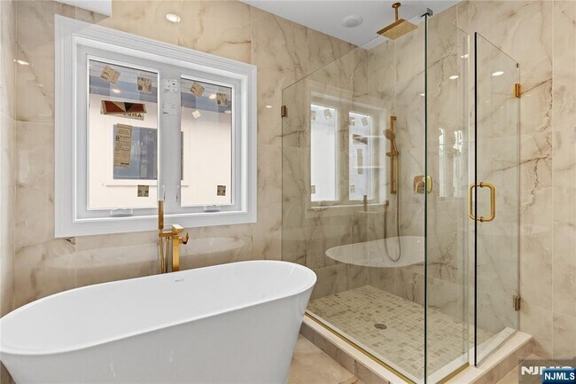 Building Photo - 45 Lincoln Ave