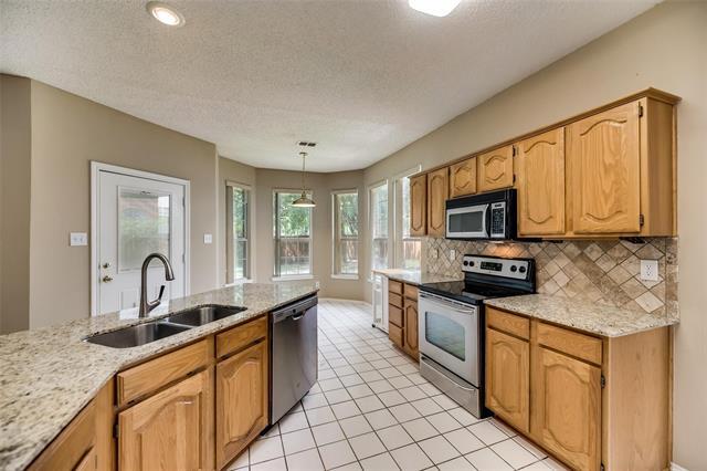 Building Photo - 2113 Glenmont Dr