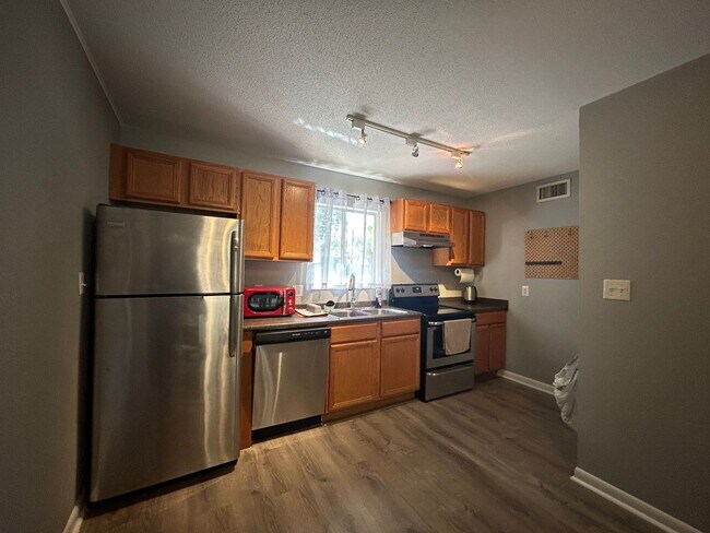 Building Photo - Adorable, Completely Furnished & Updated 2...