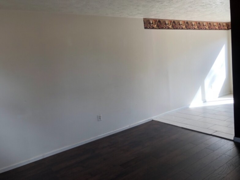 Building Photo - 6511 N Stevens Hollow Dr