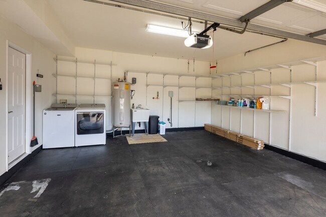 Building Photo - 4 Bed 2.5 Bath in Kapolei Iwalani