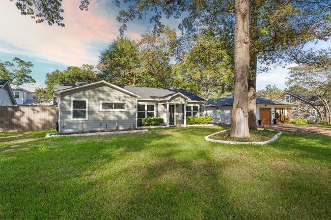 Building Photo - 1034 W 43rd St