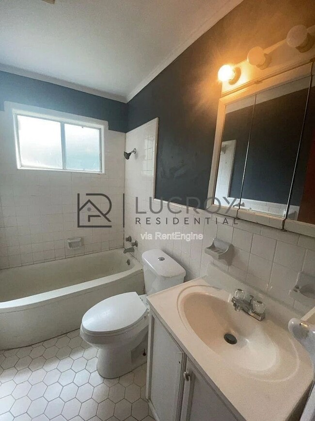 Building Photo - 2694 Woodside Dr
