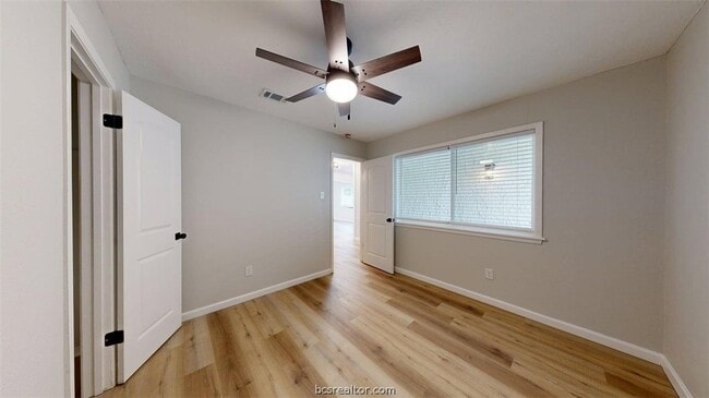 Building Photo - 1112 Airline Dr