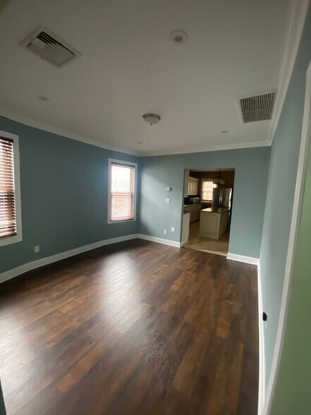 Dining room - 220 Hayward Pl