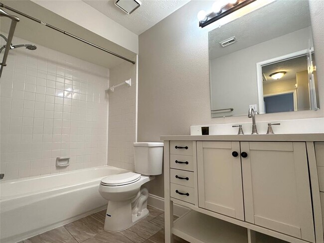 Building Photo - 1281 El Camino Village Dr