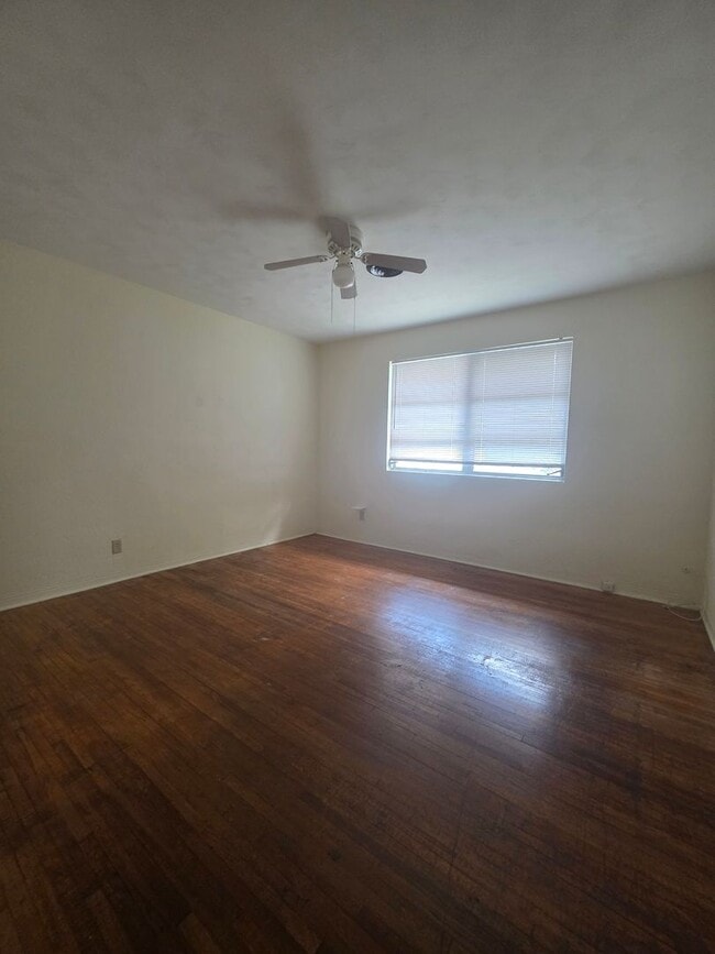 Building Photo - 3 bedroom 2 Bath Single Family Home