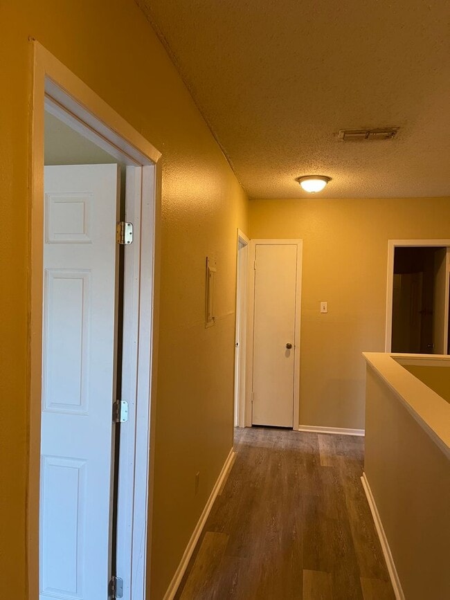 Building Photo - 2410 Capitan Dr