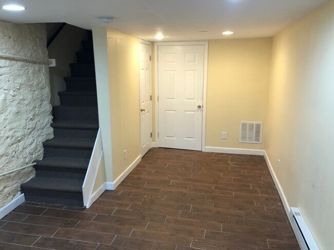 Building Photo - 7 Woodmont Rd
