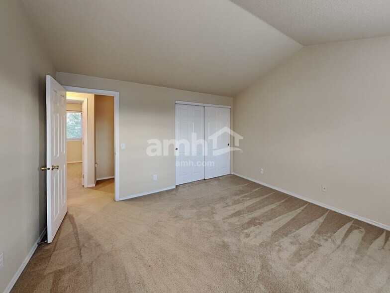 Building Photo - 34607 Rocky Ct