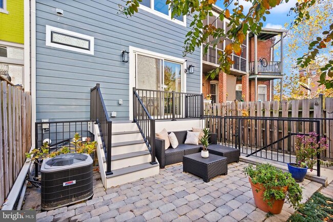 Building Photo - 1225 Park Rd NW