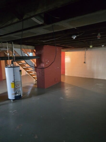 Building Photo - 306 Hazelwood Ave SE