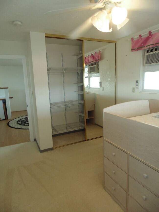 Building Photo - Large partly furnished house in Pearl City - PET FRIENDLY!