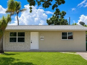 Building Photo - 9440 SW 51st St