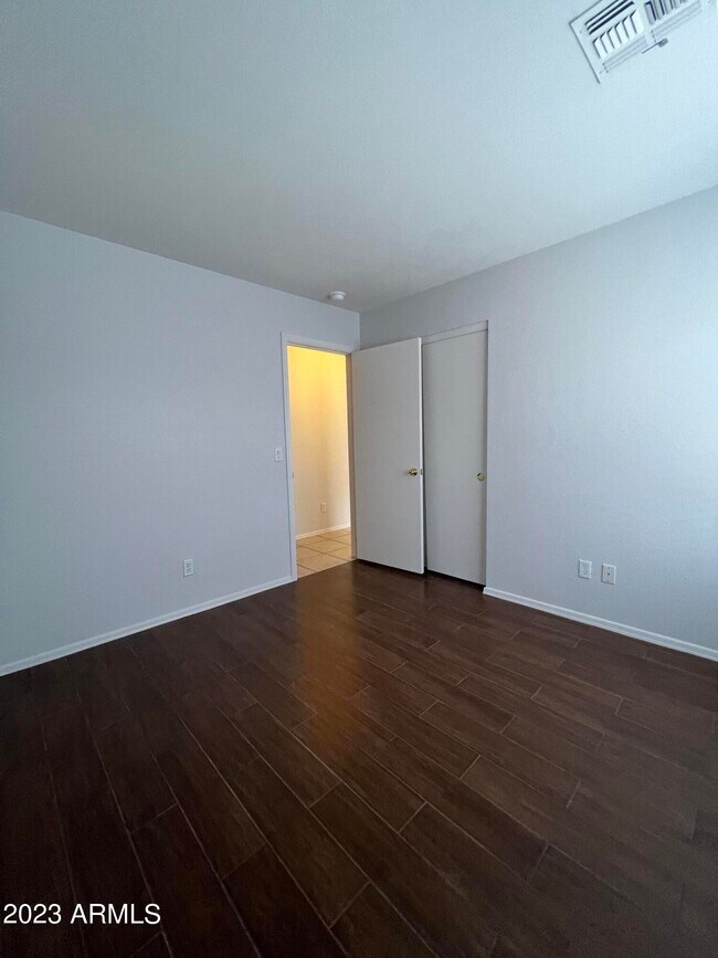 Building Photo - 1171 W Goldfinch Way