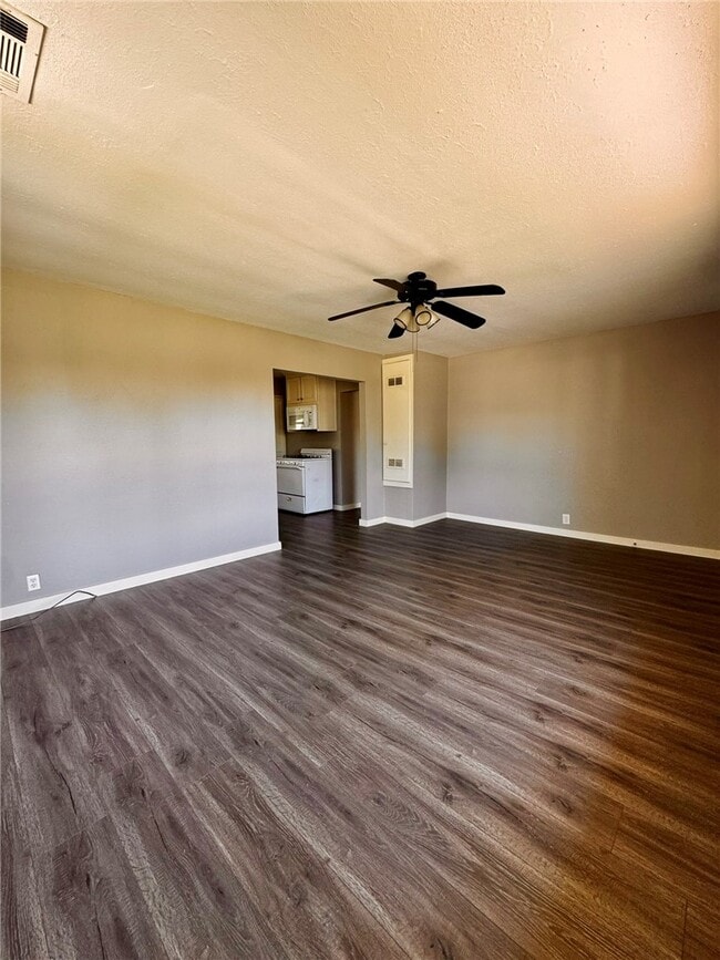 Building Photo - 803 E Greenfield St