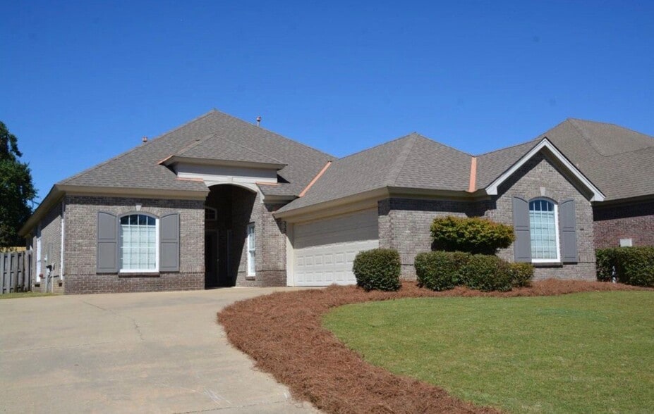 Building Photo - 2206 Wyndgate Dr