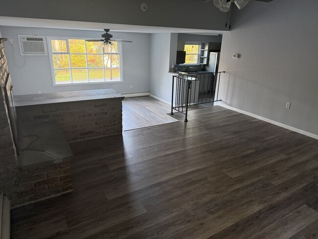 Building Photo - 104 W Fairview St