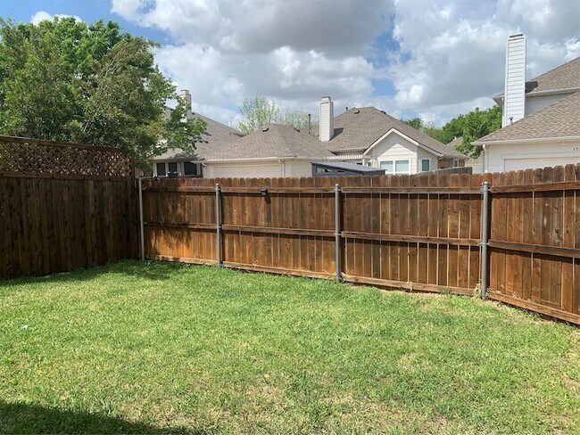 Building Photo - 4725 Park Bend Dr