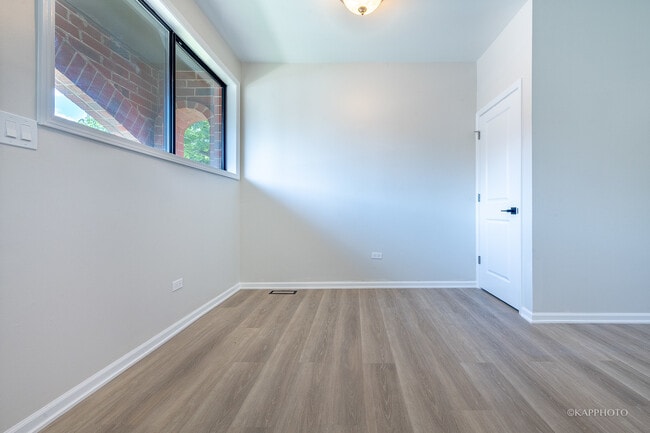 Building Photo - 901 S Racine Ave