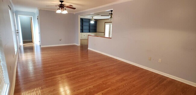 Building Photo - 7903 Brentwood