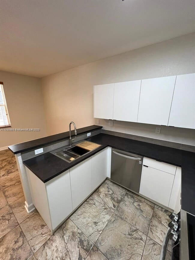 Building Photo - 4405 SW 160th Ave