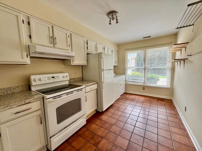 Building Photo - Prime Chapel Hill Living | 2BR Townhouse on MLK Blvd