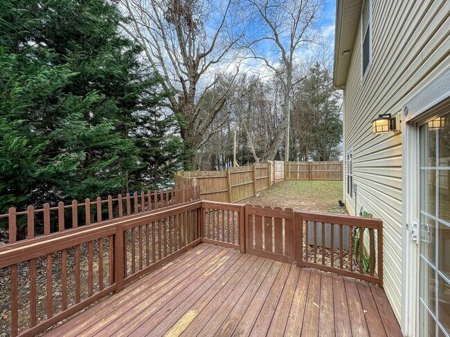 Building Photo - 101 Telfare Ln