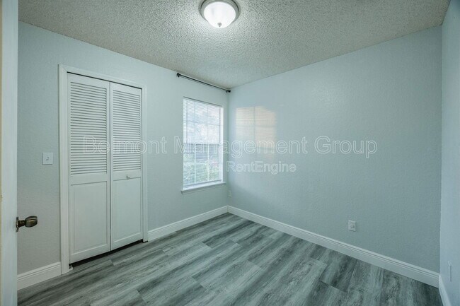 Building Photo - 2550 N Alafaya Trail