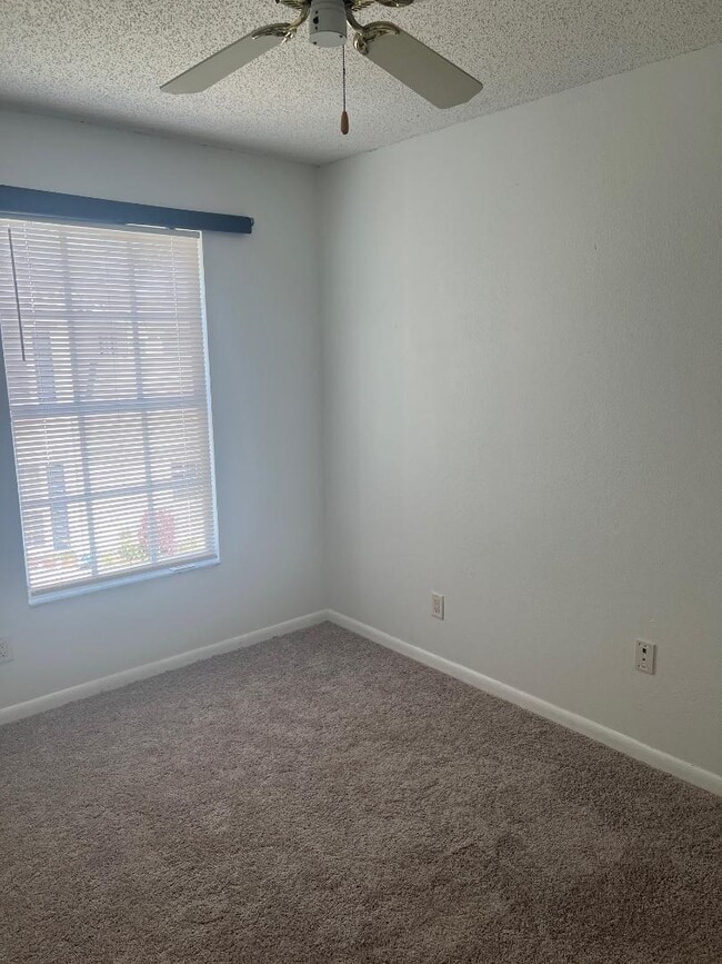 Building Photo - 12332 Villager Ct