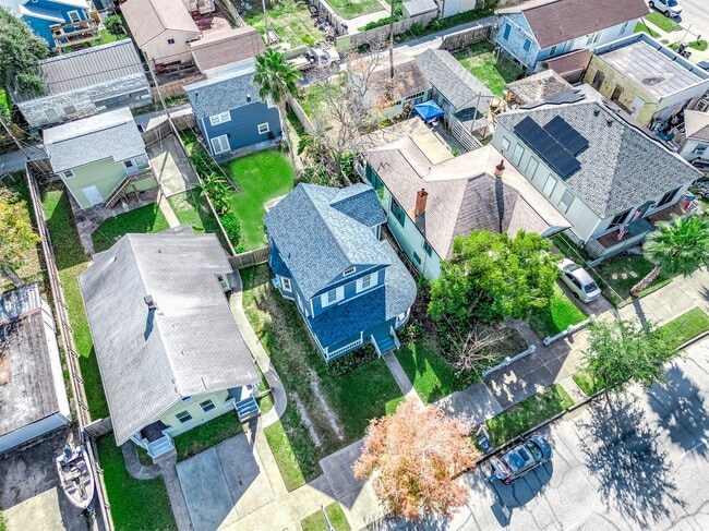 Building Photo - 3811 Avenue O