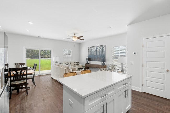 Building Photo - Oak Grove Townhomes