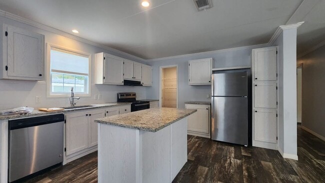 Building Photo - 3.2 Sylvan Grove