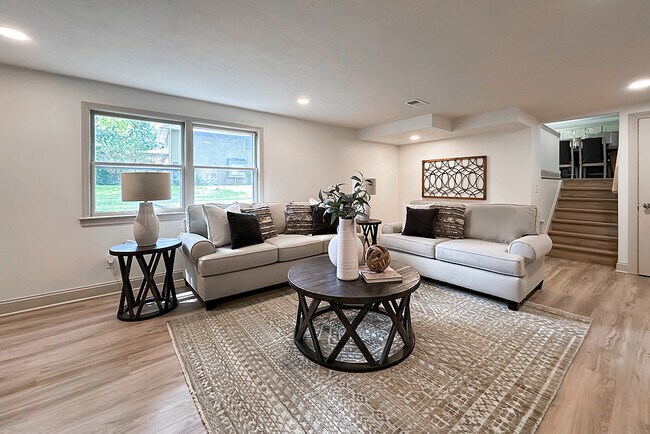 Building Photo - 922 N 122nd St