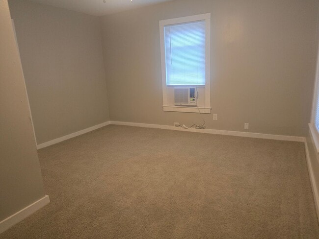 Building Photo - ***Newly remodeled 2/1*** located in the heart of Mineral Wells, TX minuets from Downtown