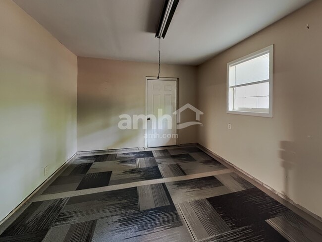 Building Photo - 3664 Stonewall Dr NW