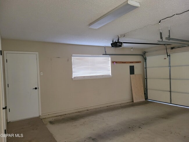 Building Photo - 305 Garden Grove Ln