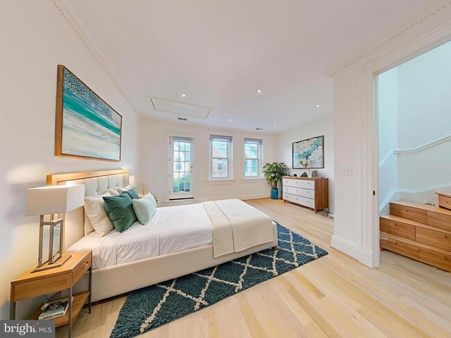 Building Photo - 1808 Riggs Pl NW