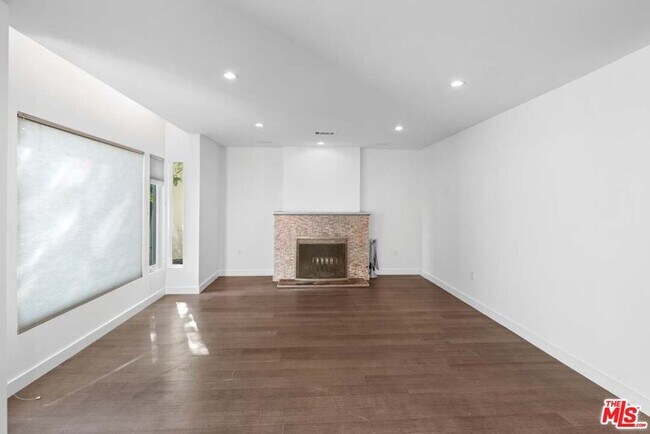 Building Photo - 10453 Holman Ave