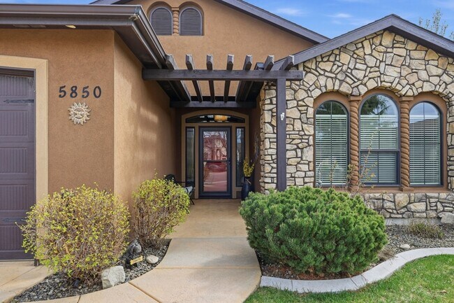Building Photo - 5850 N Rio Lomas Ave