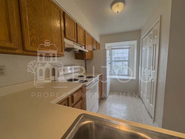 Building Photo - Gold Hill Townhome