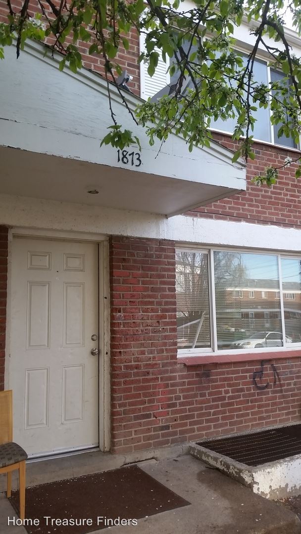 Primary Photo - 1869-1887 W Mosier Pl