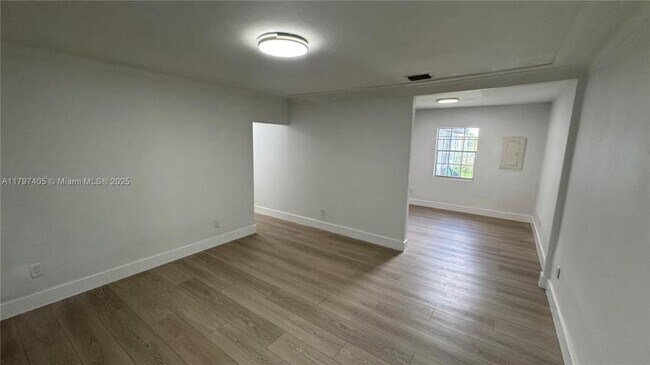Building Photo - 3 bedroom in Miami FL 33167