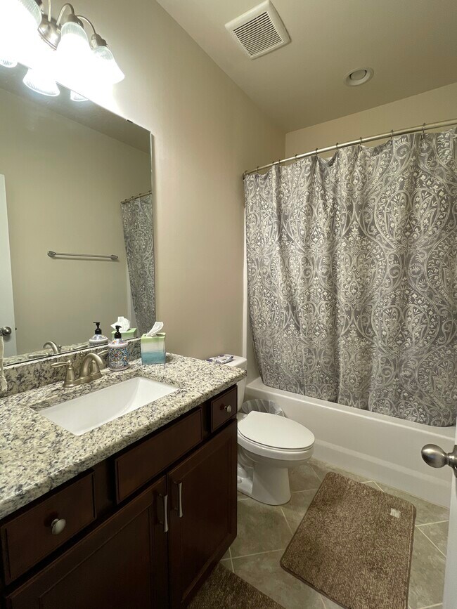 Building Photo - 1013 Travern Dr