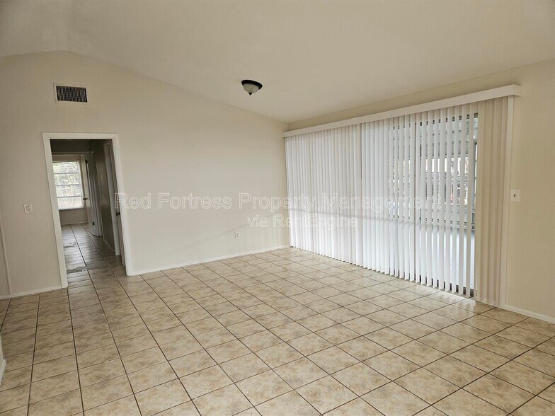 Building Photo - 1635 Newport Ct