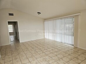 Building Photo - 1635 Newport Ct