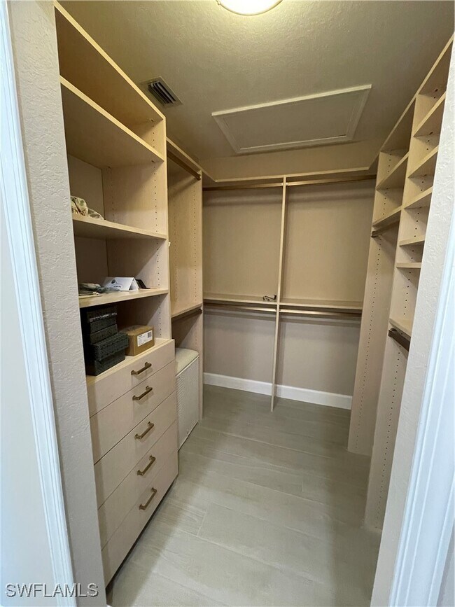 Building Photo - 7046 Barrington Cir