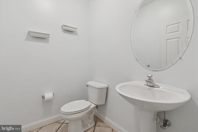 Building Photo - 821 Creekview Dr