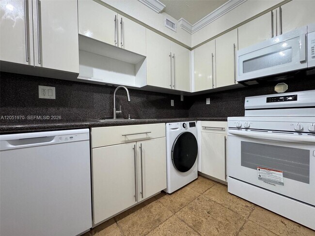 Building Photo - 2501 S Ocean Dr